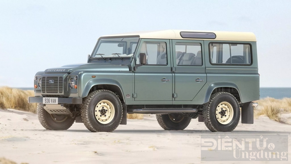 land rover hoi sinh huyen thoai defender v8 co dien voi dien mao hien dai