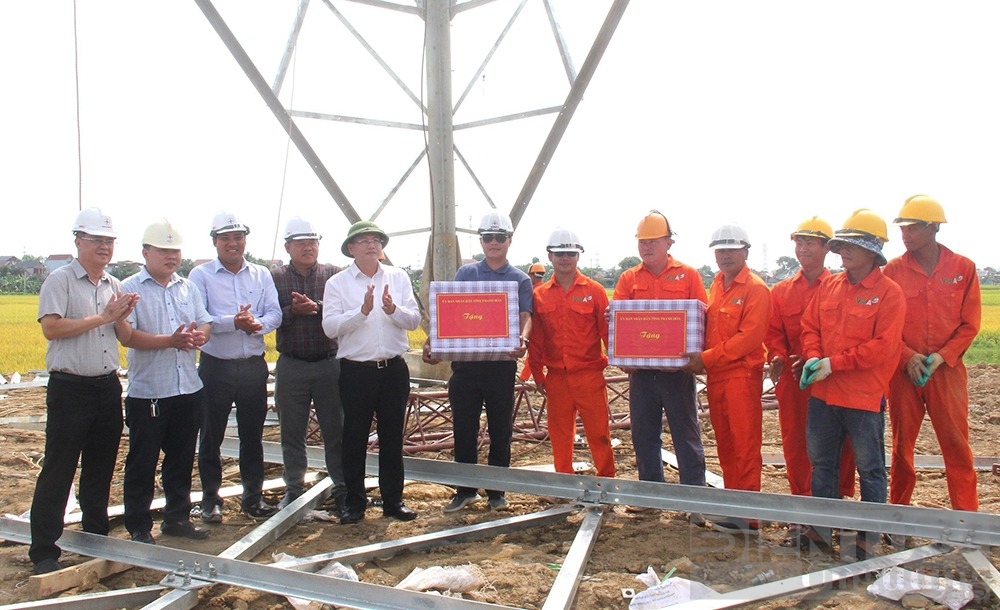 lanh dao tinh thanh hoa dong loat kiem tra tien do thi cong du an duong day 500kv mach 3