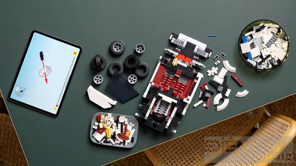 lego ra mat mo hinh lamborghini countach voi cua keo va dong co v12 thu nho