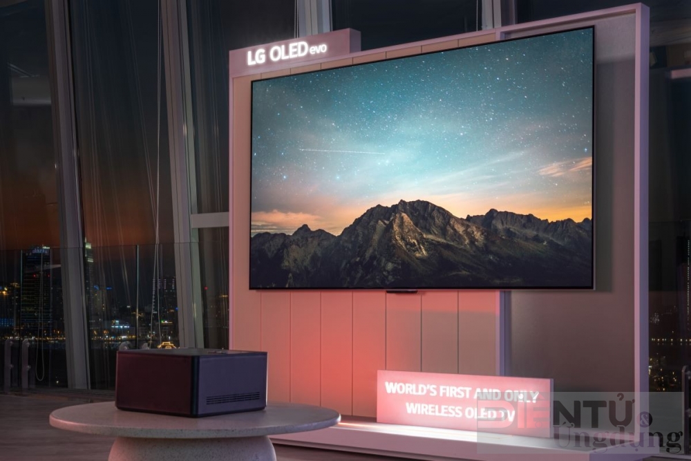 LG ra mắt TV không dây đầu tiên trên thế giới evo M4