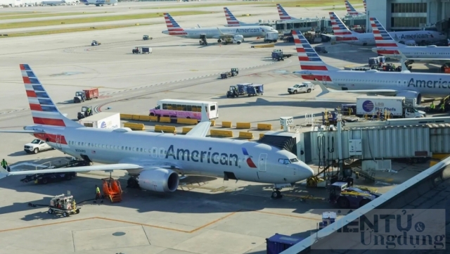 American Airlines đối mặt với hơn 900 chuyến bay bị hoãn do sự cố kỹ thuật