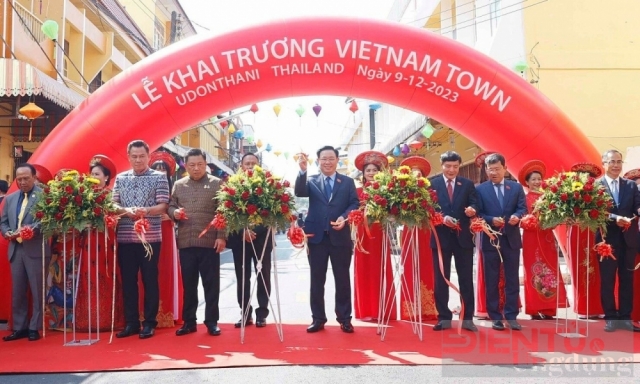 Chủ tịch Quốc hội dự khai trương Phố Việt Nam đầu tiên tại Thái Lan