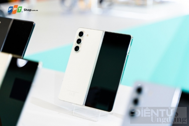 Đặt mua Samsung Galaxy Z Fold5 và Z Flip5 nhận xe máy Vespa thời thượng