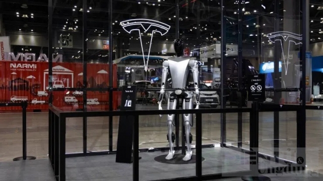 Elon Musk: Robot Optimus là 