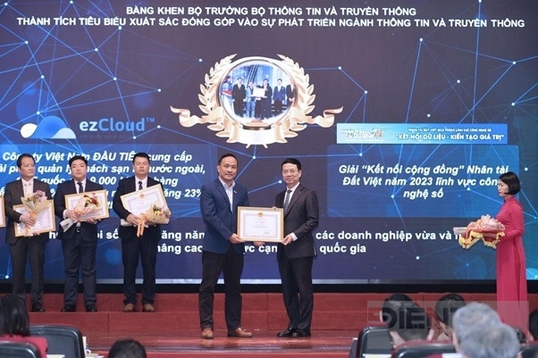 ezCloud nhận bằng khen của Bộ Thông tin và Truyền thông