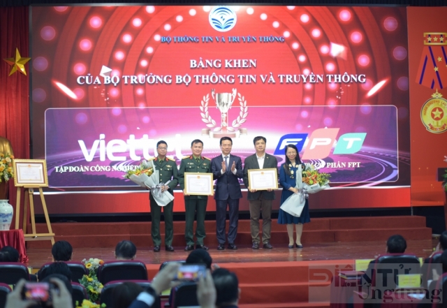 FPT nhận bằng khen của Bộ TT&TT