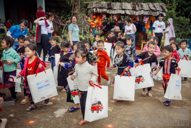 Home Love “chở” Tết về rẻo cao
