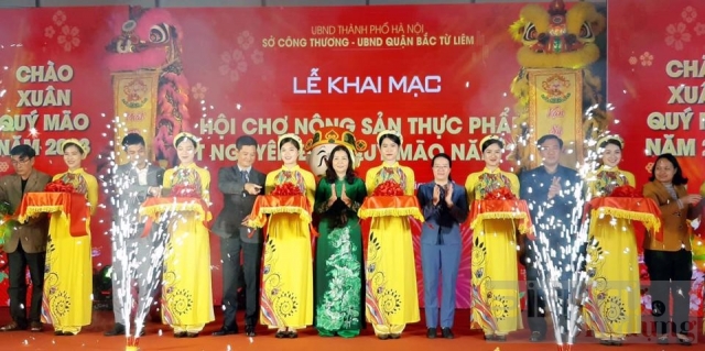 Khai mạc Hội chợ nông sản thực phẩm Tết Quý Mão 2023