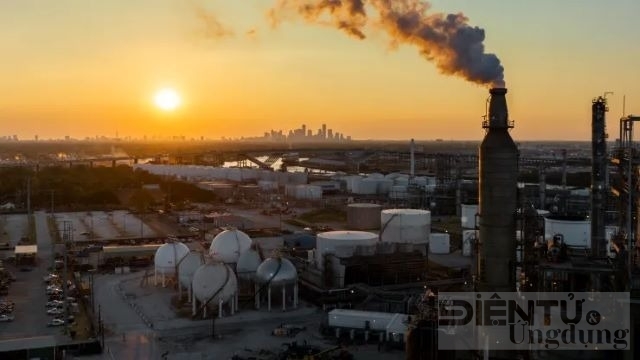 Lo ngại về nguồn cung giá dầu sụp đổ 3%