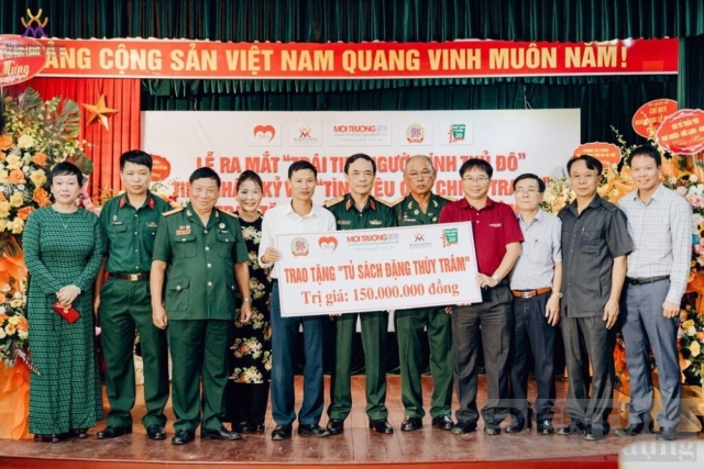 Tặng 15 ‘Tủ sách Đặng Thùy Trâm’ đến các trường học, bệnh viện trên toàn quốc