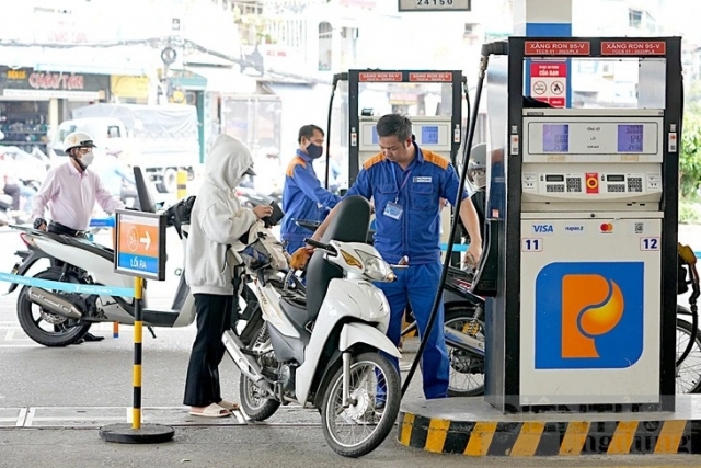 Tăng cường áp dụng hóa đơn điện tử trong bán lẻ xăng dầu: Khuyến khích người dân lấy hóa đơn