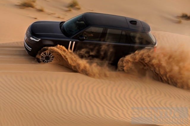 Thử nghiệm khắc nghiệt tại Dubai: SUV điện hạng sang Range Rover vượt mọi giới hạn