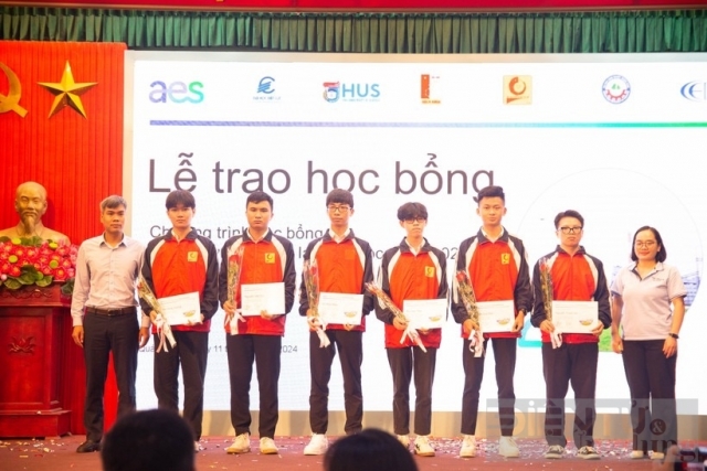 Trao học bổng năng lượng tương lai cho 30 sinh viên khu vực miền Bắc