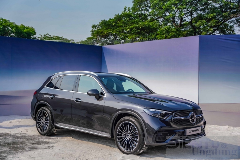 mercedes benz glc300 4matic doat ngoi vi xe cua nam 2024