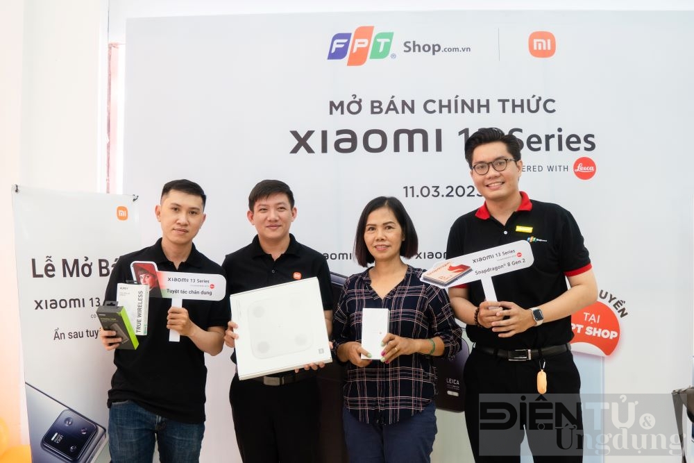 mua xiaomi 13 series som nhan qua hap dan tu fpt shop