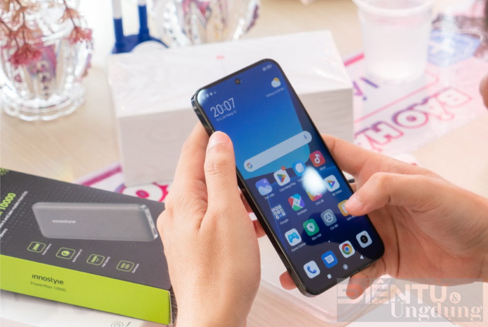 mua xiaomi 13 series som nhan qua hap dan tu fpt shop