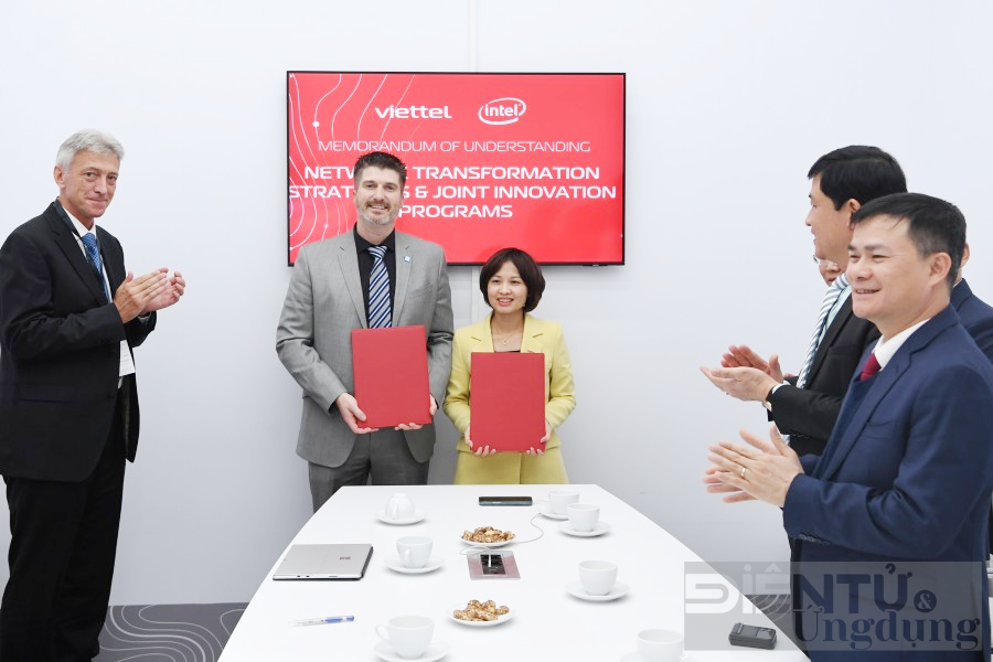 mwc 2023 viettel va intel ky bien ban ghi nho hop tac phat trien cong nghe ha tang so
