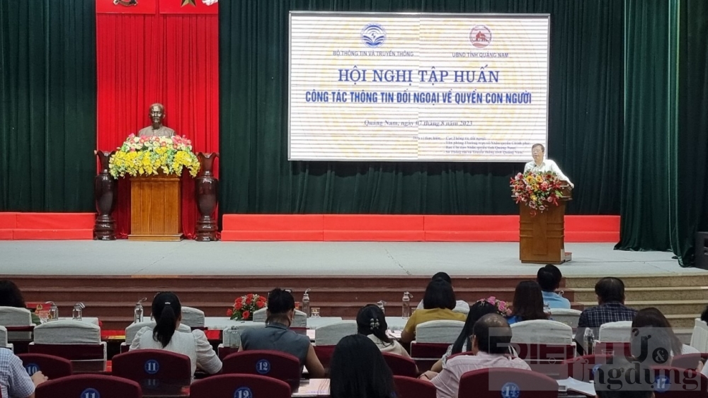 nang cao nang luc thong tin doi ngoai ve quyen con nguoi