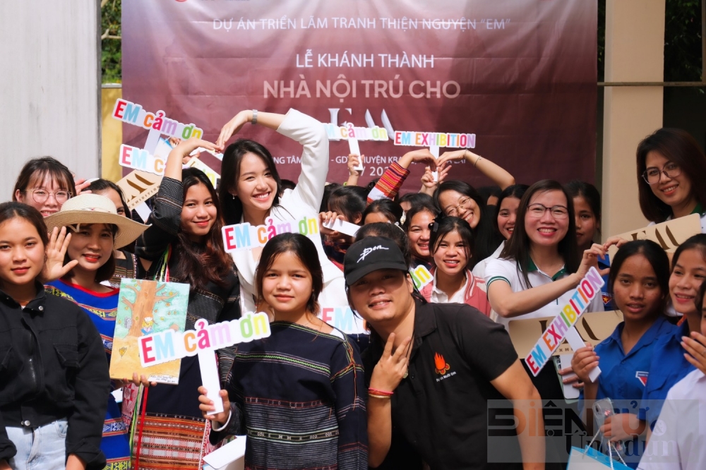 nha noi tru cho em tiep suc cho hoc sinh mien nui kbang den truong
