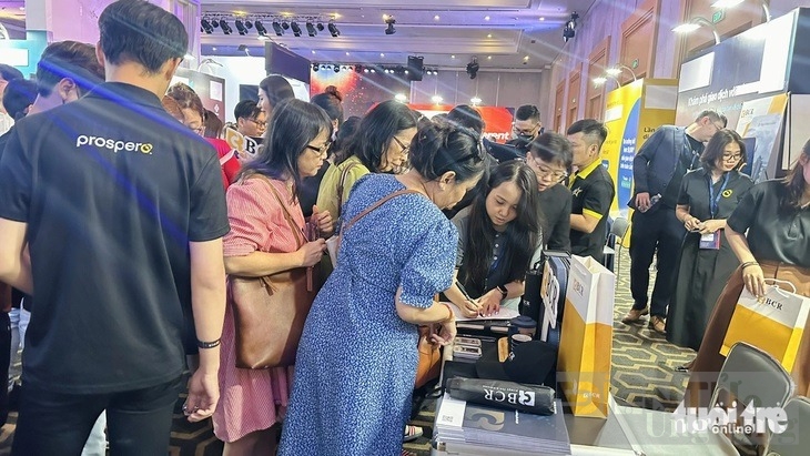 nhieu san forex trai phep thu hut dong dao nha dau tu tai su kien traders fairs 2023 vietnam