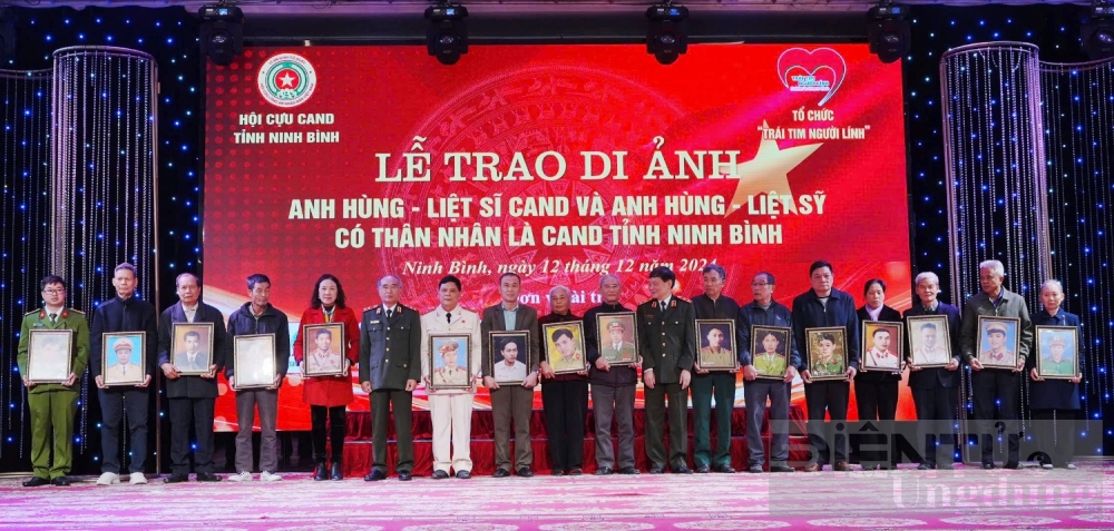 ninh binh trao 80 di anh chan dung anh hung liet si duoc phuc dung bang cong nghe ai