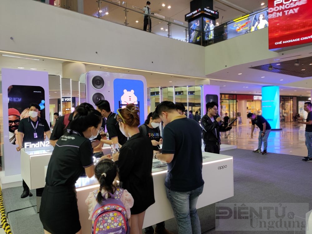 oppo to chuc chuoi trai nghiem find n2 flip