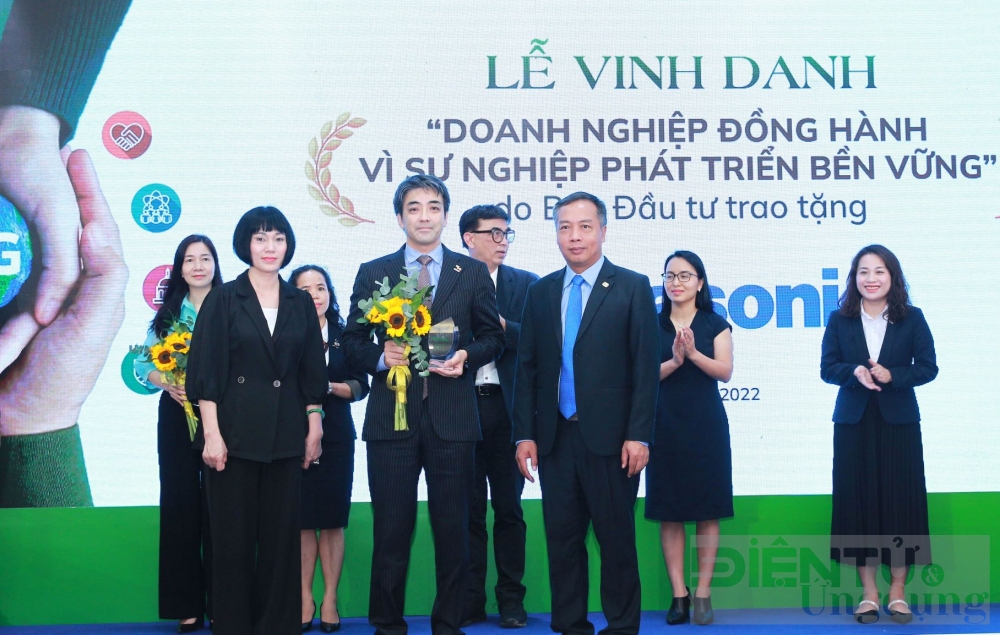 panasonic viet nam lot top 100 doanh nghiep ben vung nam 2022