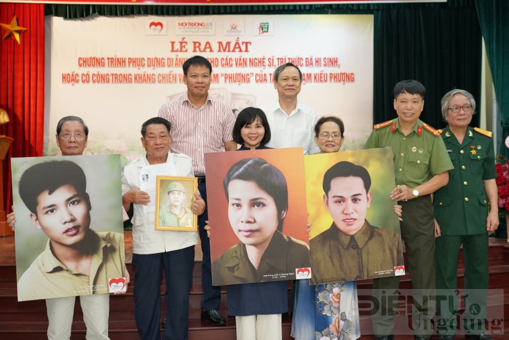 Phục dựng di ảnh màu cho người có công với cách mạng từ công nghệ AI