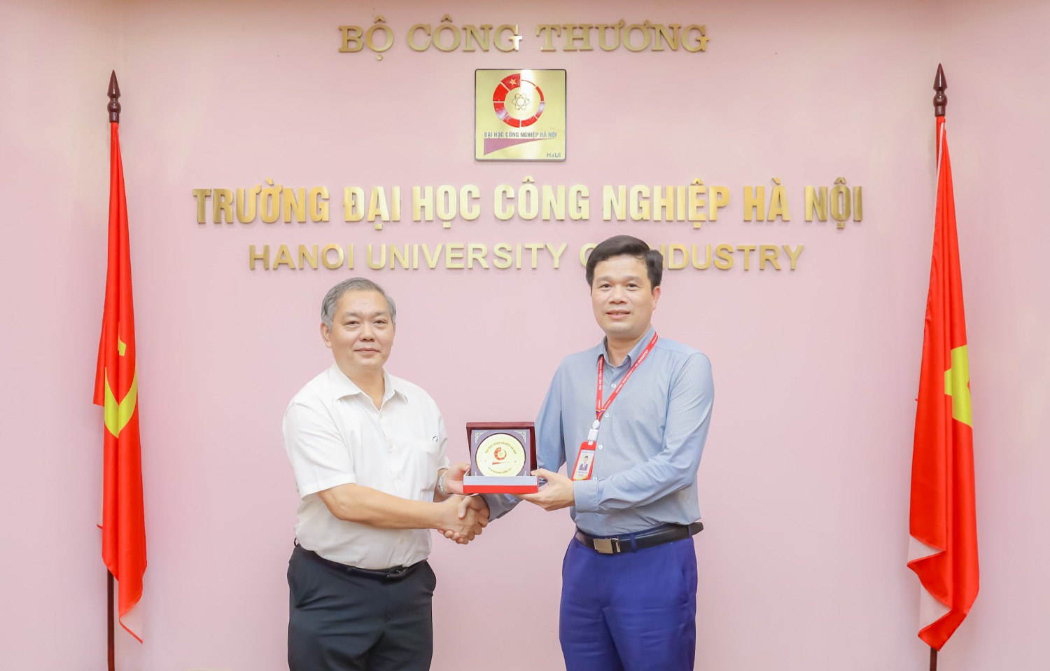 rev va haui cau noi hoc thuat va thuc tien trong linh vuc cong nghe