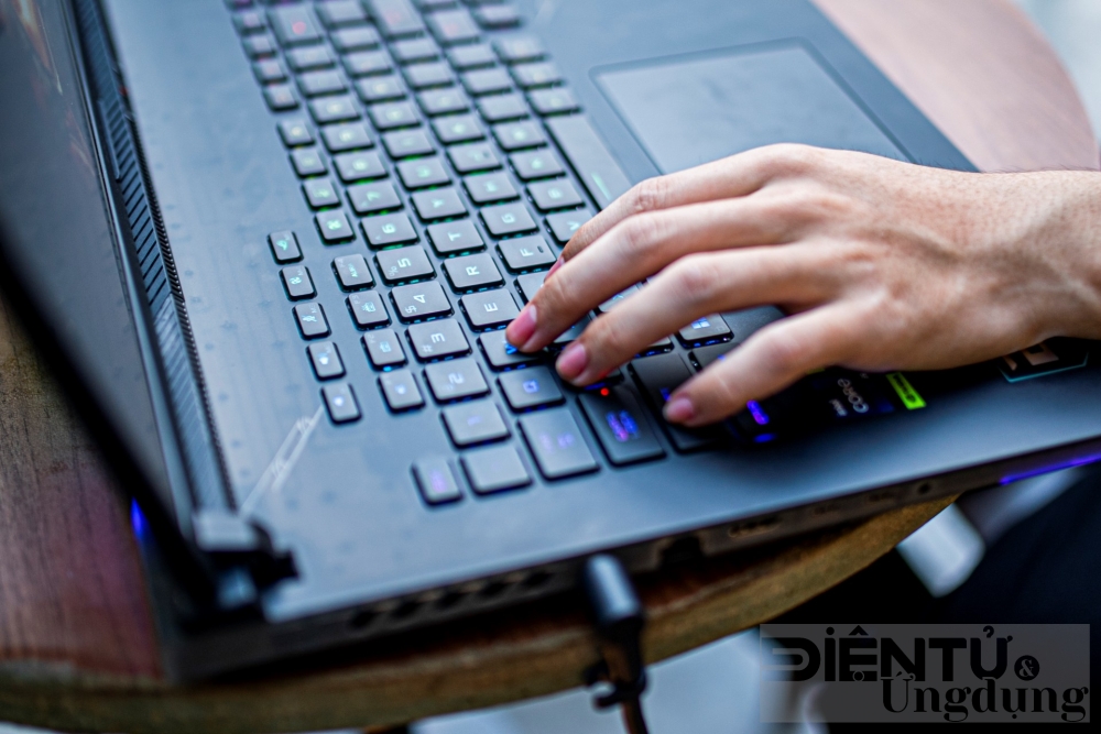 rog strix scar 18 laptop gaming dau tien su dung intel the he 13 va rtx 40 series