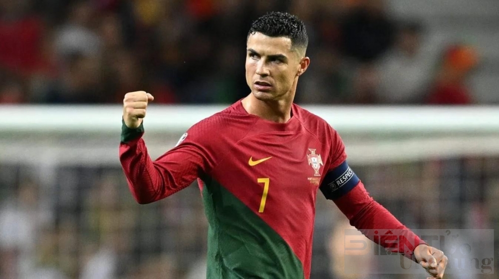 Ronaldo vượt qua cột mốc 1 tỷ người theo dõi, trở thành ngôi sao hot nhất hành tinh