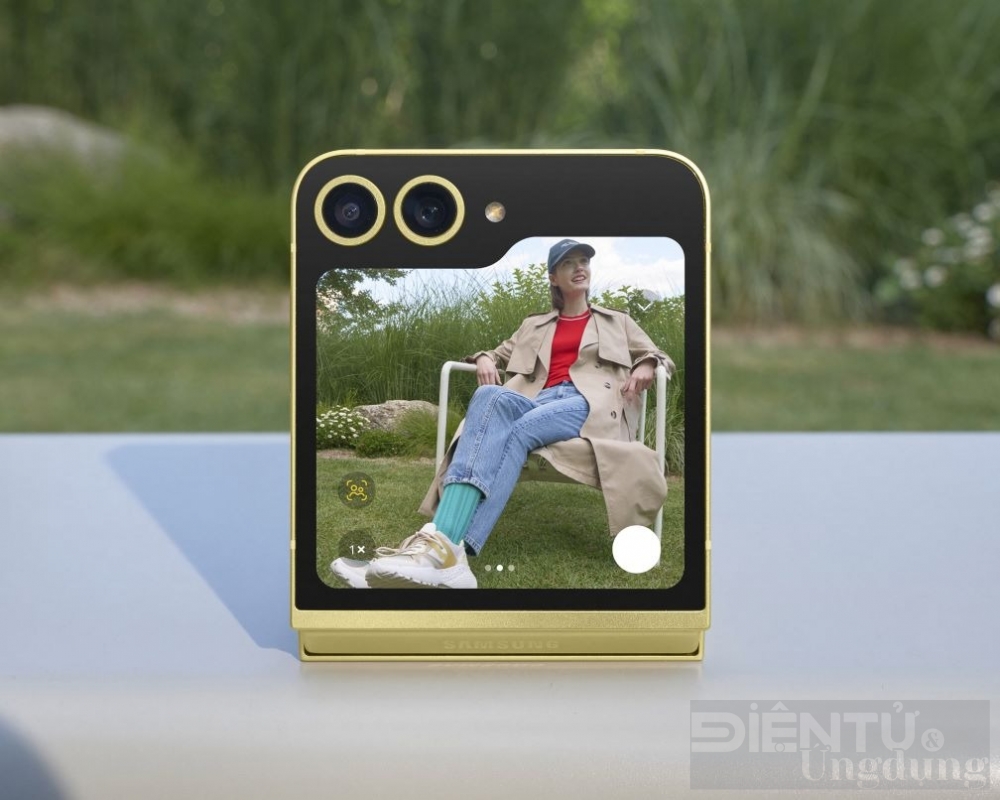 samsung galaxy z flip6 qua hitech cho quy co