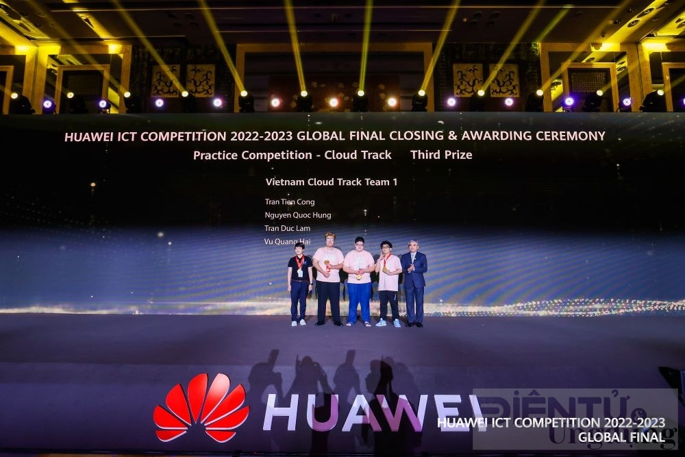 sinh vien viet nam dat giai ba chung ket huawei ict competition 2022 2023