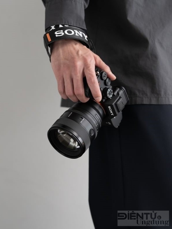 sony ra mat ong kinh chan dung nho gon fe 85mm f14 gm ii