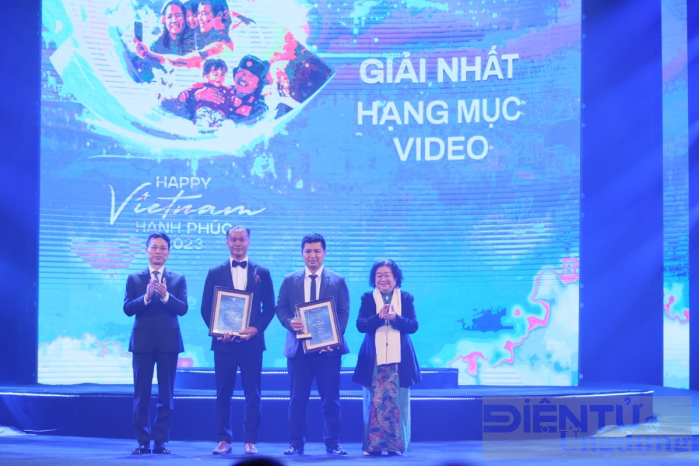 suc sang tao lon nhat la suc sang tao cua nhan dan