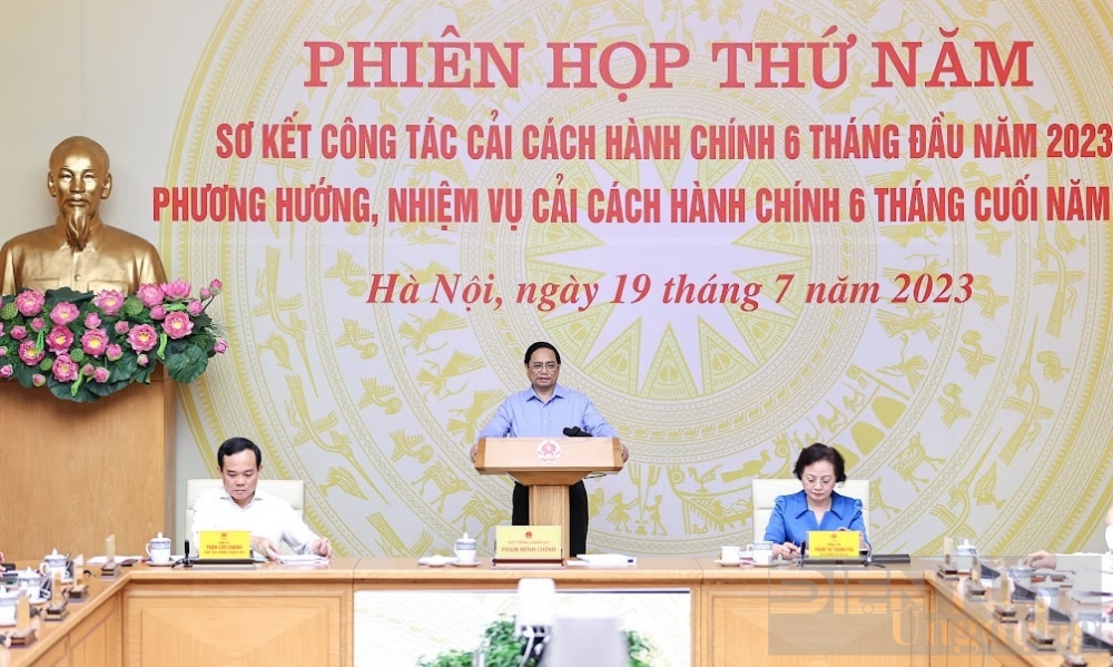 Thủ tướng: Tránh phiền hà, sách nhiễu dân khi giải quyết thủ tục hành chính