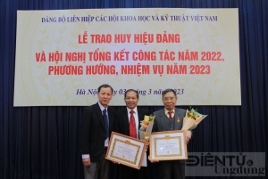 Đảng viên Hội Vô Tuyến Điện Tử Việt Nam nhận huy hiệu 55 tuổi Đảng