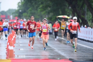 Hơn 10.000 vận động viên đến từ 42 quốc gia tham dự giải marathon quốc tế Hà Nội Techcombank mùa thứ 3