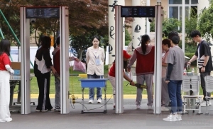 Trung Quốc sử dụng AI chống gian lận thi Đại học