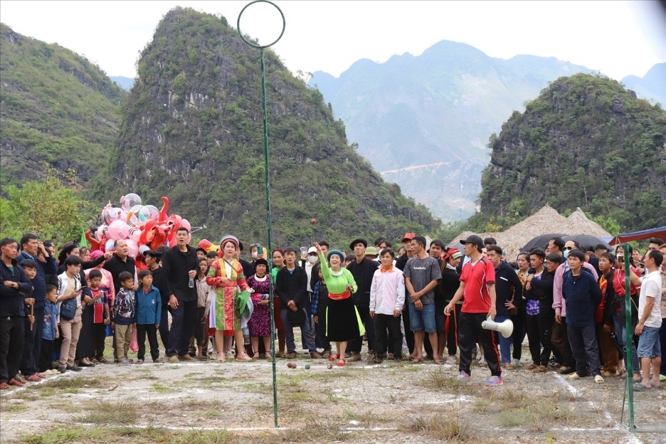 tim ve noi tinh yeu bat dau voi cho phong luu khau vai