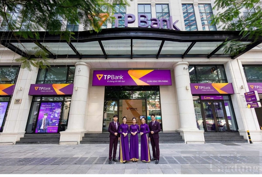tpbank ung dung ibm cloud pak for data de di dau trong phat trien dich vu dua tren du lieu