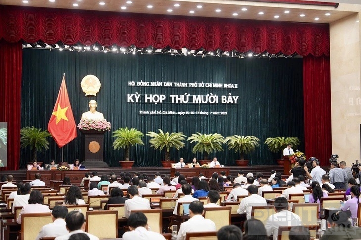 tphcm cong bo grdp uoc tang 646 trong nua dau nam 2024