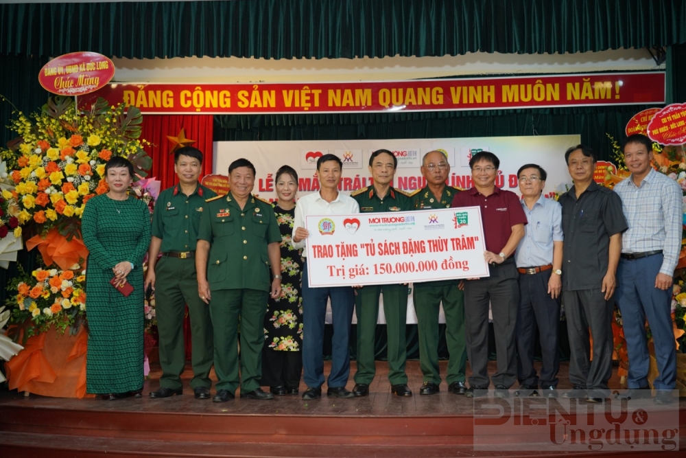 trai tim nguoi linh thu do ton vinh va tri an nhung nguoi da co cong voi cach mang