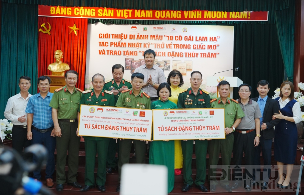 trao tang di anh mau 10 nu dan quan lam ha cho bao tang phu nu viet nam