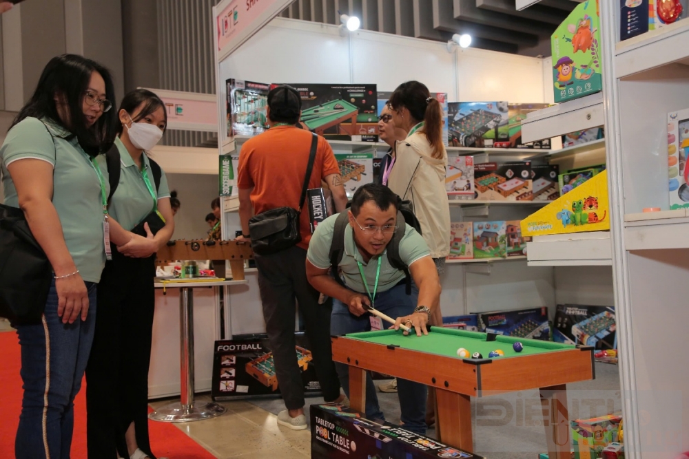 trien lam quoc te san pham va do choi tre em viet nam dien ra tu 18 2012