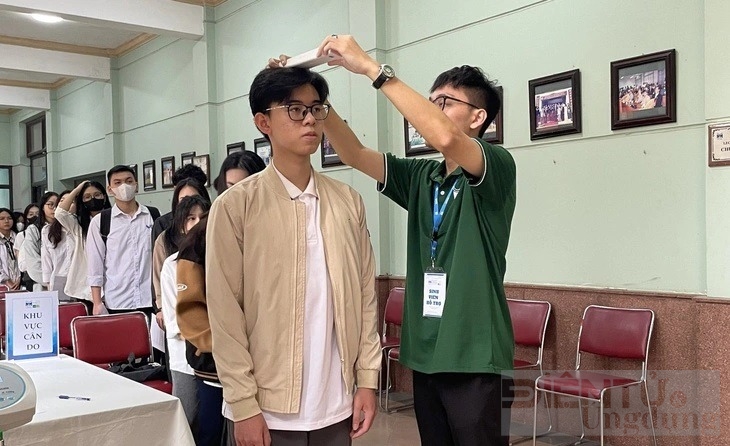 truong quan tri va kinh doanh khong xet tuyen thi sinh thap lun