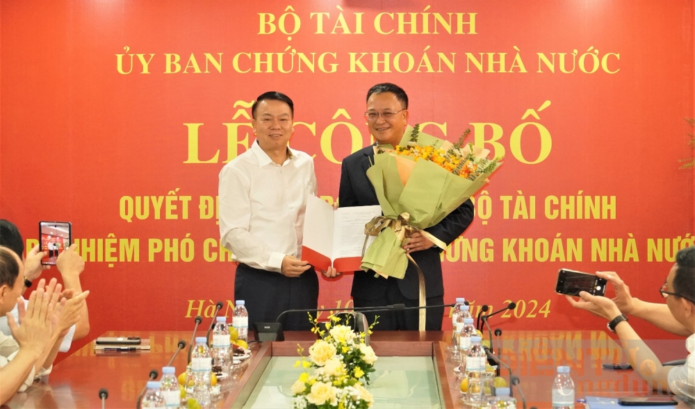 uy ban chung khoan nha nuoc co pho chu tich moi