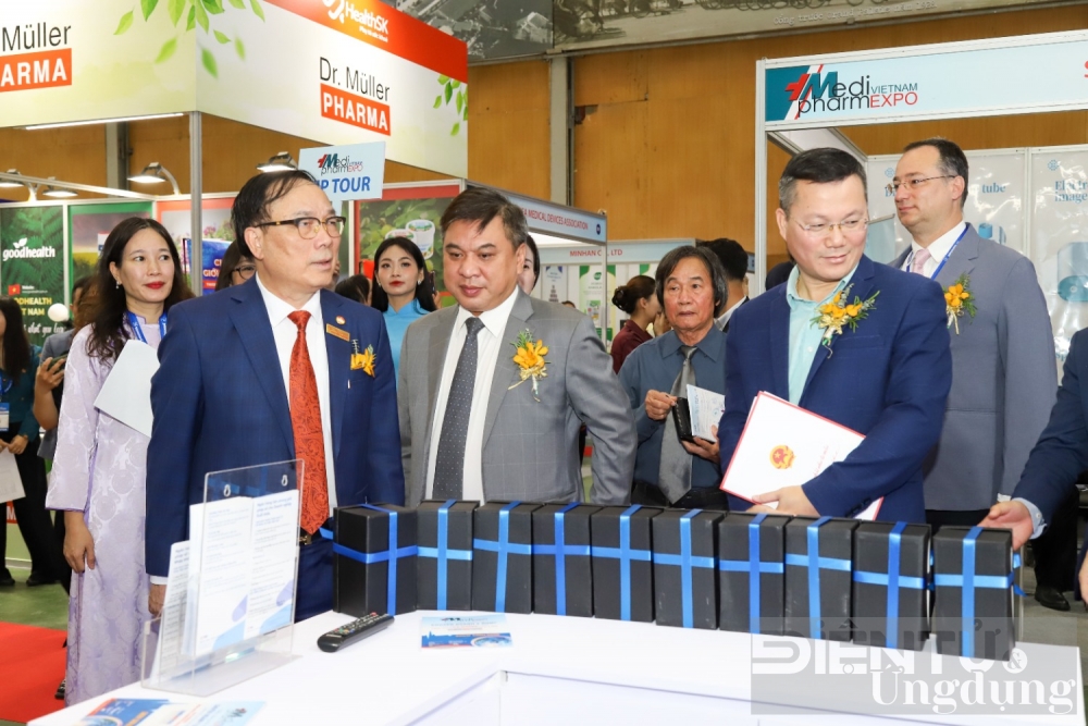 vietnam medipharm expo 2024 quy tu gan 100 gian hang den tu 8 quoc gia va vung lanh tho