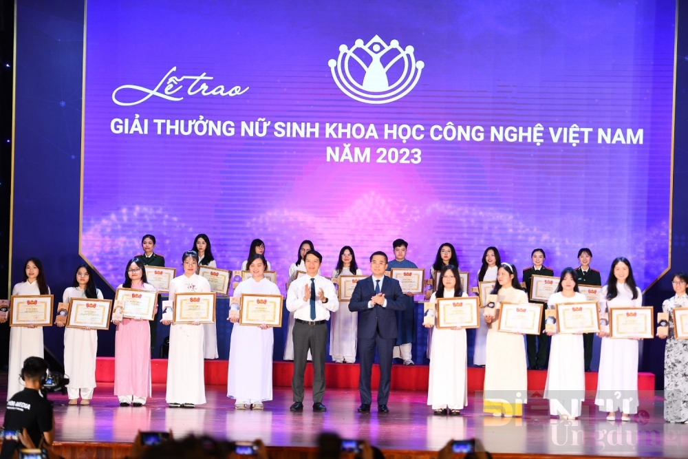 vinh danh 10 nha khoa hoc tre nhan giai thuong qua cau vang 2023