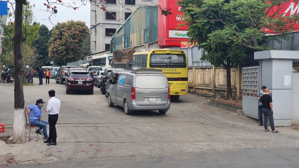 vinh phuc tac duong vi xe tu cac tinh lan can do ve dang kiem ngay mot dong